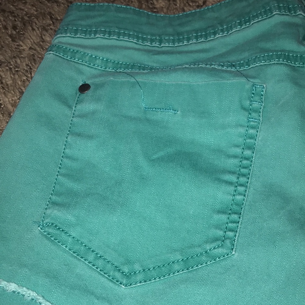 Shorts - Picture 3 of 5
